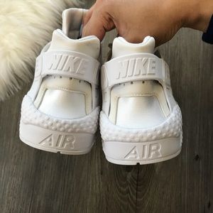 white huaraches finish line